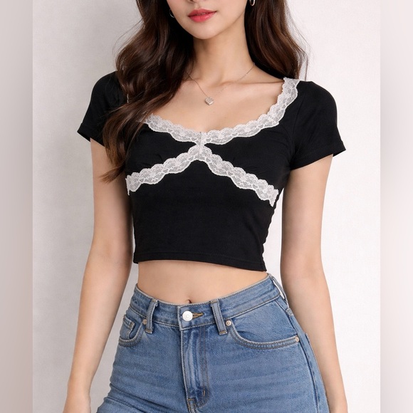 Tops - Scoop Neck Little Black Lace Trim Crop Too Tee Women’s T-Shirt Sz XS Vintage EUC
